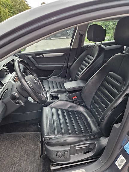 Volkswagen Passat 14 of 28