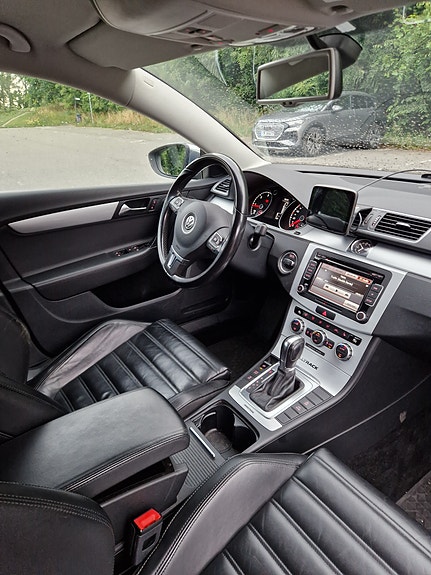 Volkswagen Passat 22 of 28
