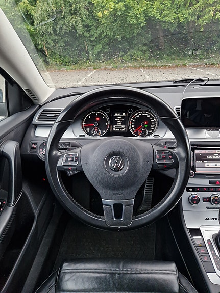 Volkswagen Passat 24 of 28
