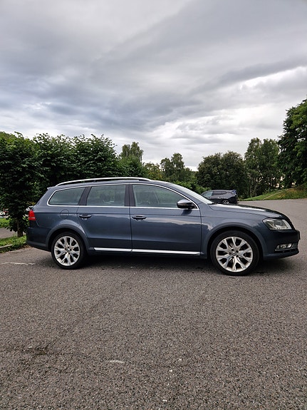 Volkswagen Passat 4 of 28