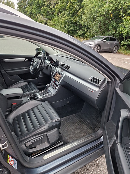 Volkswagen Passat 21 of 28