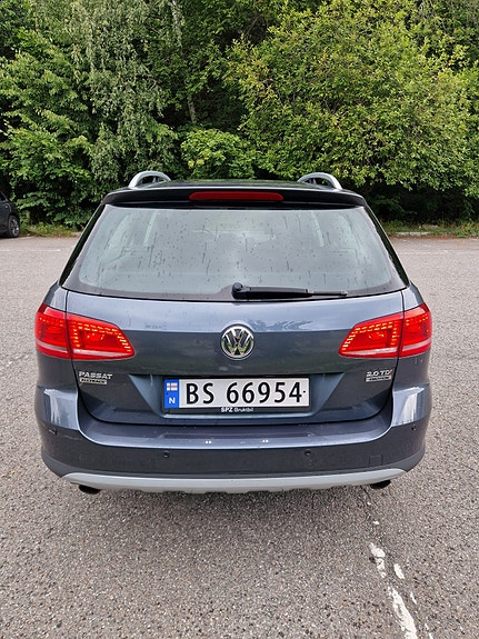 Volkswagen Passat 8 of 28