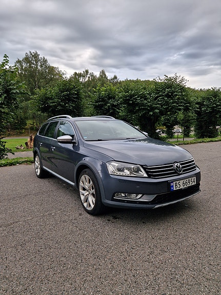 Volkswagen Passat 3 of 28