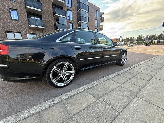 Audi A8 7 of 26