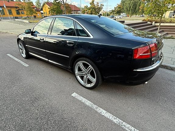 Audi A8 9 of 26