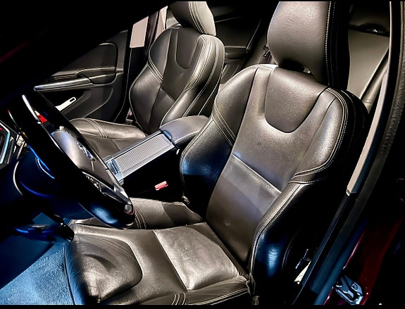 Volvo V60 13 of 23