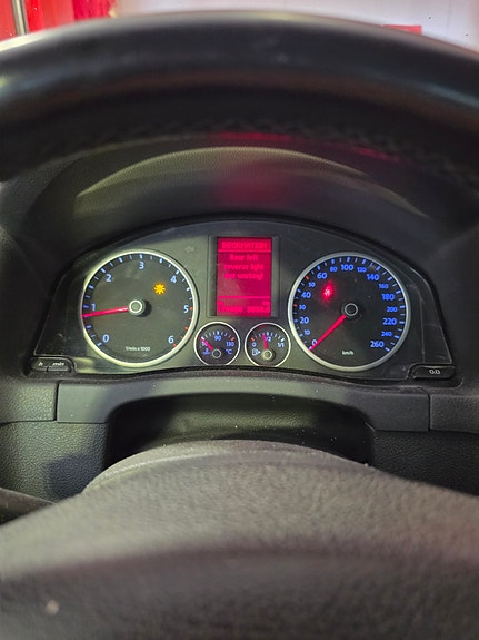 Volkswagen Tiguan 8 of 16
