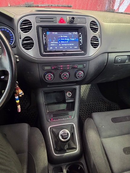 Volkswagen Tiguan 5 of 16