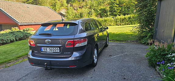 Toyota Avensis 4 of 7