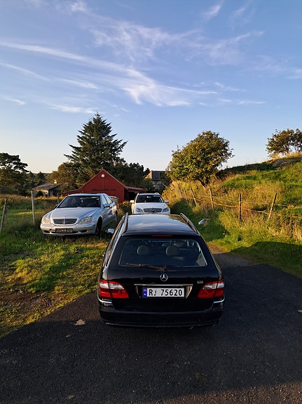 Mercedes-Benz E220 d 3 of 24