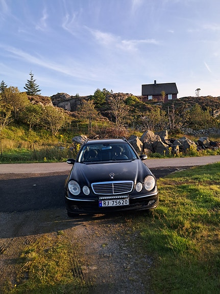 Mercedes-Benz E220 d 2 of 24