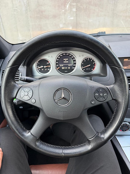 Mercedes-Benz C180 10 of 27