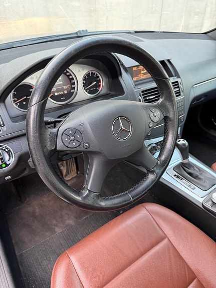Mercedes-Benz C180 9 of 27