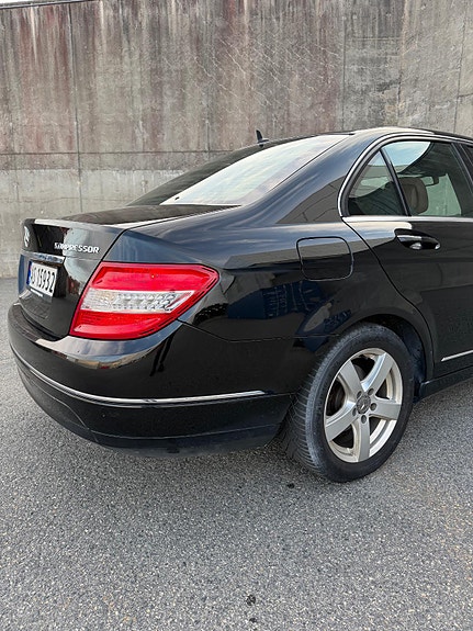 Mercedes-Benz C180 8 of 27