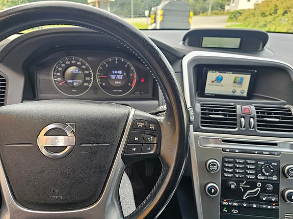 Volvo XC60 17 of 30