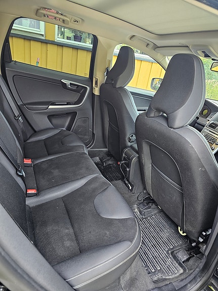 Volvo XC60 18 of 30