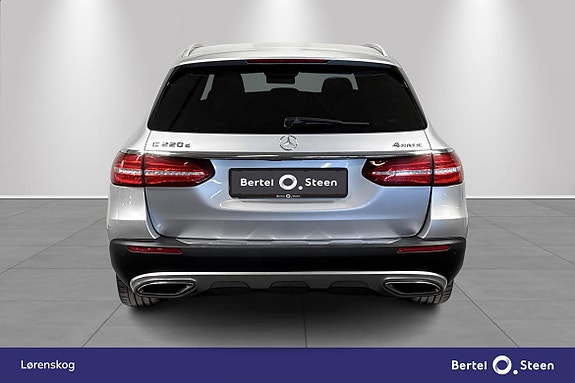 Mercedes-Benz E220 d 4 of 30