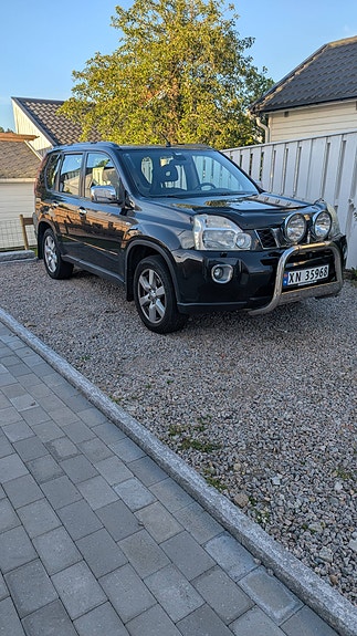 Nissan X-Trail 2 of 10