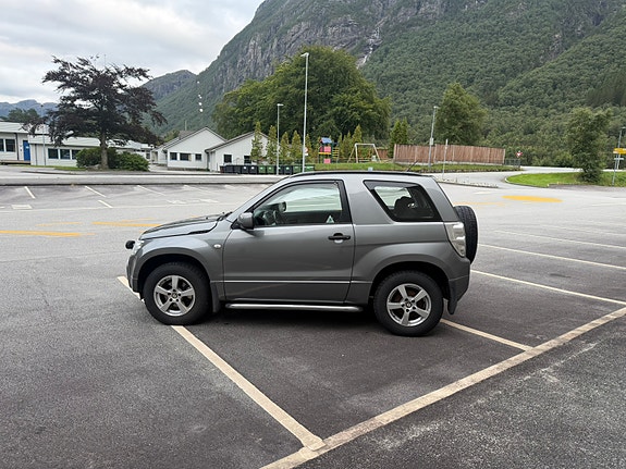Suzuki Grand Vitara 4 of 21