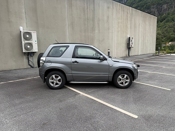 Suzuki Grand Vitara 2 of 21