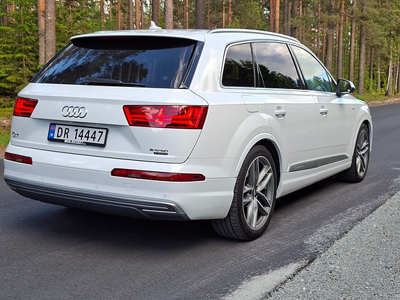 Audi Q7 25 of 30