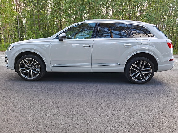 Audi Q7 3 of 30