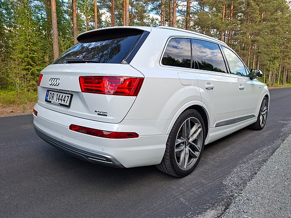 Audi Q7 2 of 30