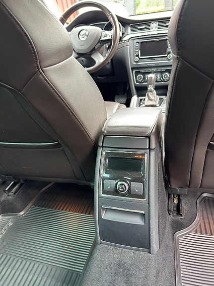 Skoda Superb 14 of 23