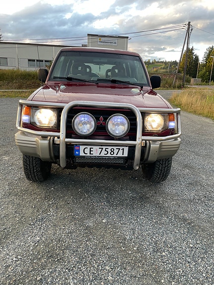 Mitsubishi Pajero 6 of 25