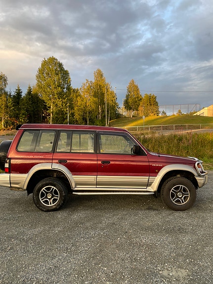 Mitsubishi Pajero 3 of 25