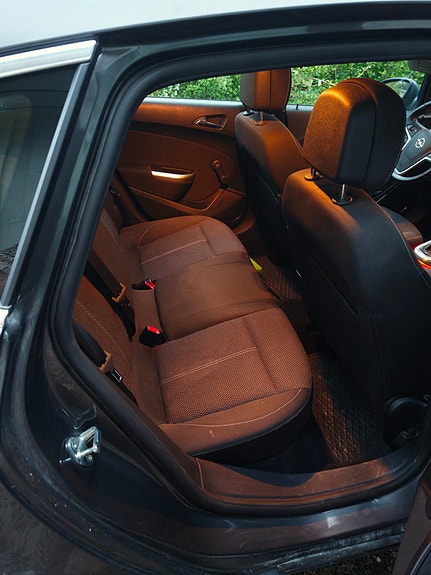 Opel Astra 8 of 9