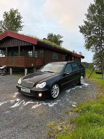 Mercedes-Benz C220 d 3 of 22