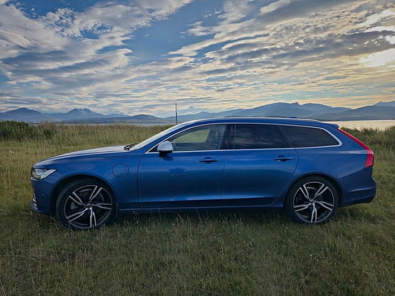 Volvo V90 2 of 30