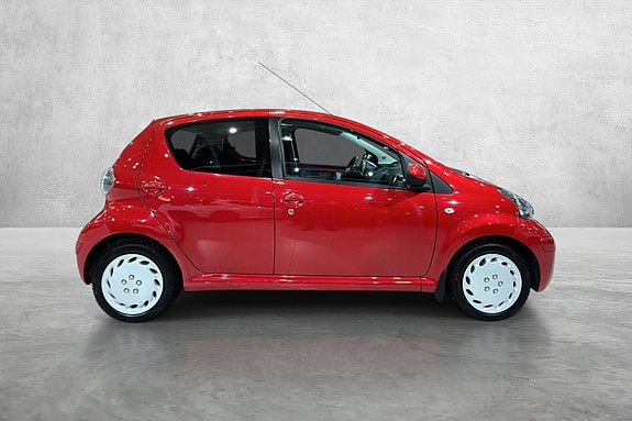 Toyota Aygo 7 of 19