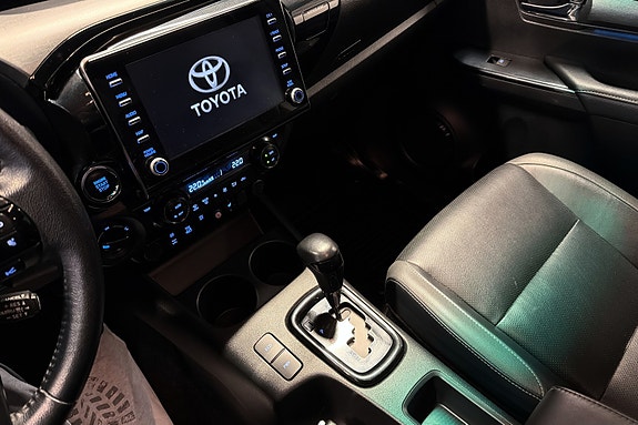 Toyota HiLux 20 of 23
