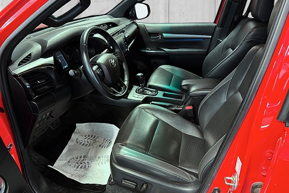 Toyota HiLux 12 of 23