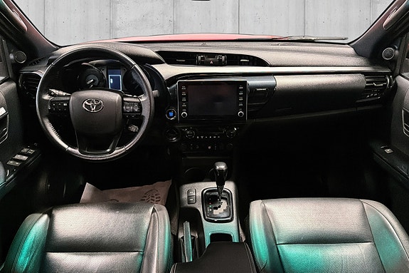 Toyota HiLux 11 of 23