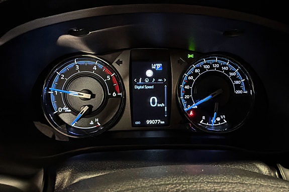 Toyota HiLux 16 of 23