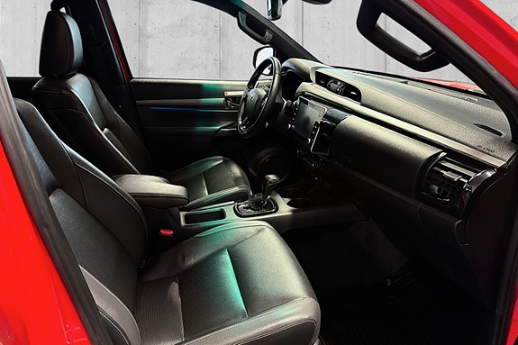 Toyota HiLux 14 of 23