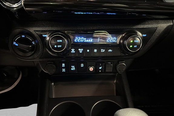 Toyota HiLux 19 of 23