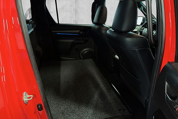 Toyota HiLux 15 of 23
