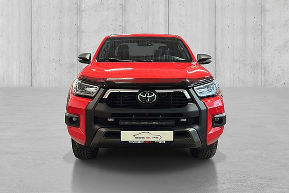 Toyota HiLux 2 of 23