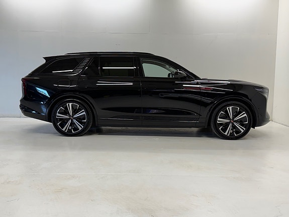 Hongqi E-HS9 18 of 29