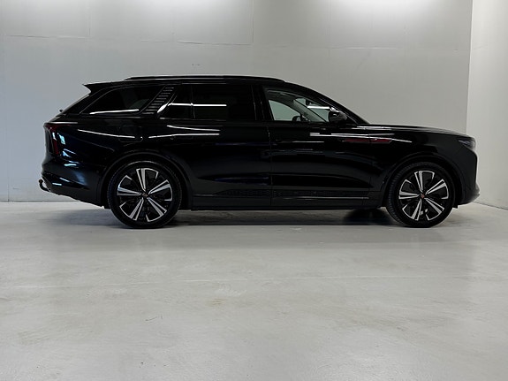 Hongqi E-HS9 17 of 29