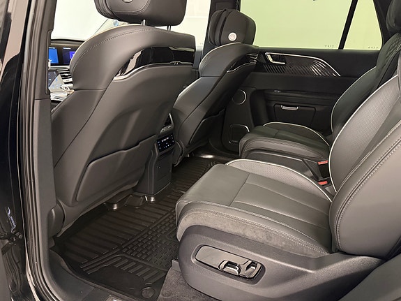 Hongqi E-HS9 25 of 29