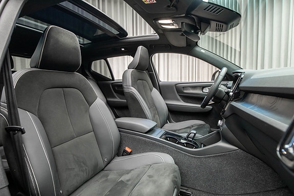 Volvo XC40 10 of 30