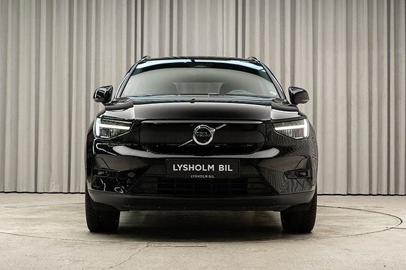Volvo XC40 2 of 30
