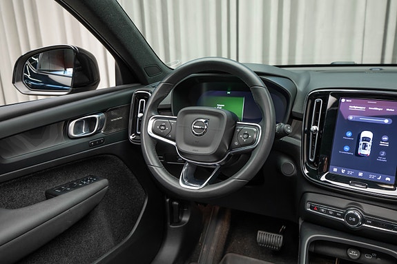Volvo XC40 12 of 30