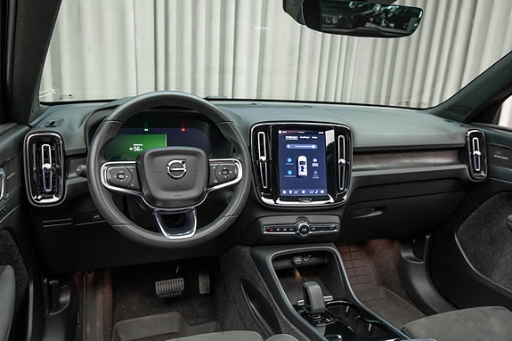 Volvo XC40 8 of 30