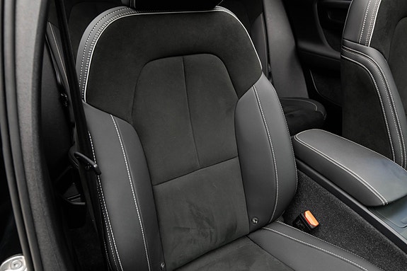 Volvo XC40 17 of 30